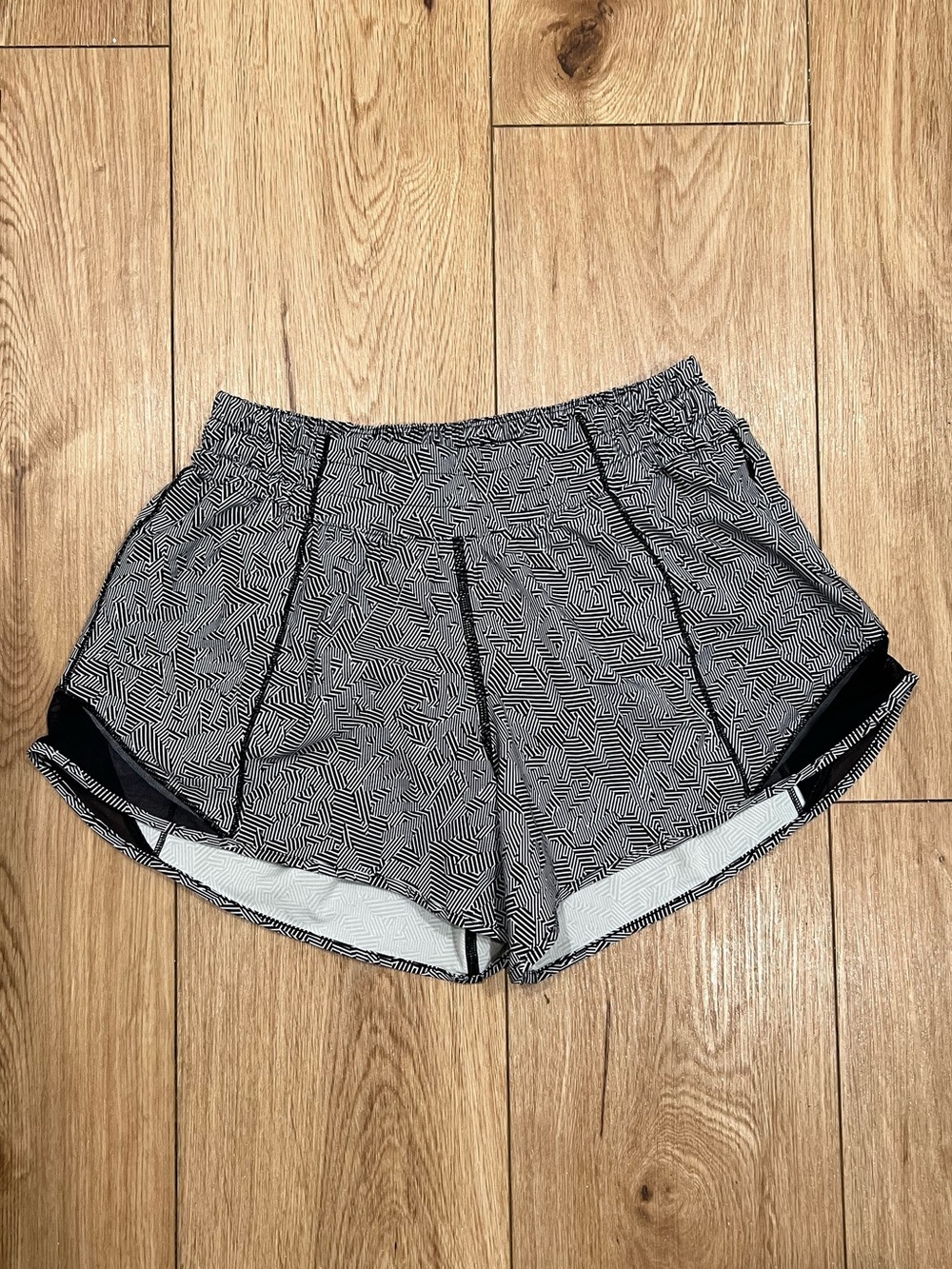 Lululemon Hotty Hot Low-Rise Lined Short 4"